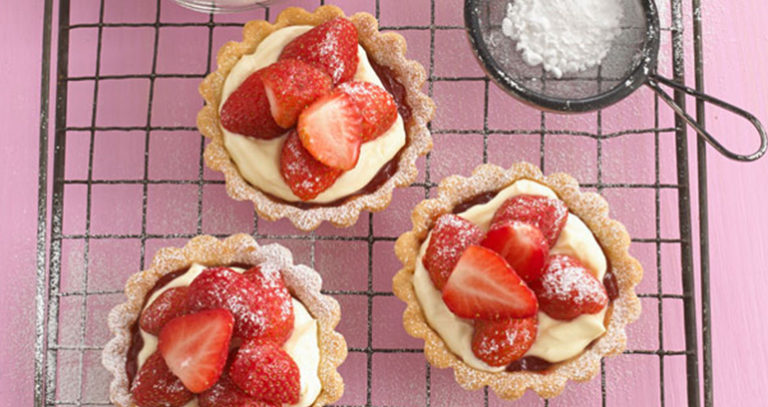 Shortcrust Strawberry and Cream Tart Recipe | Jus-Rol