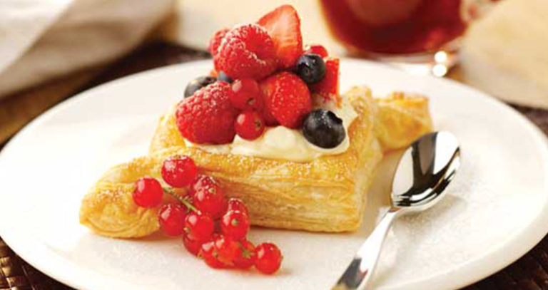 Crème Fraiche & Berry Fruits Tartlets Summer Recipe | Jus-Rol